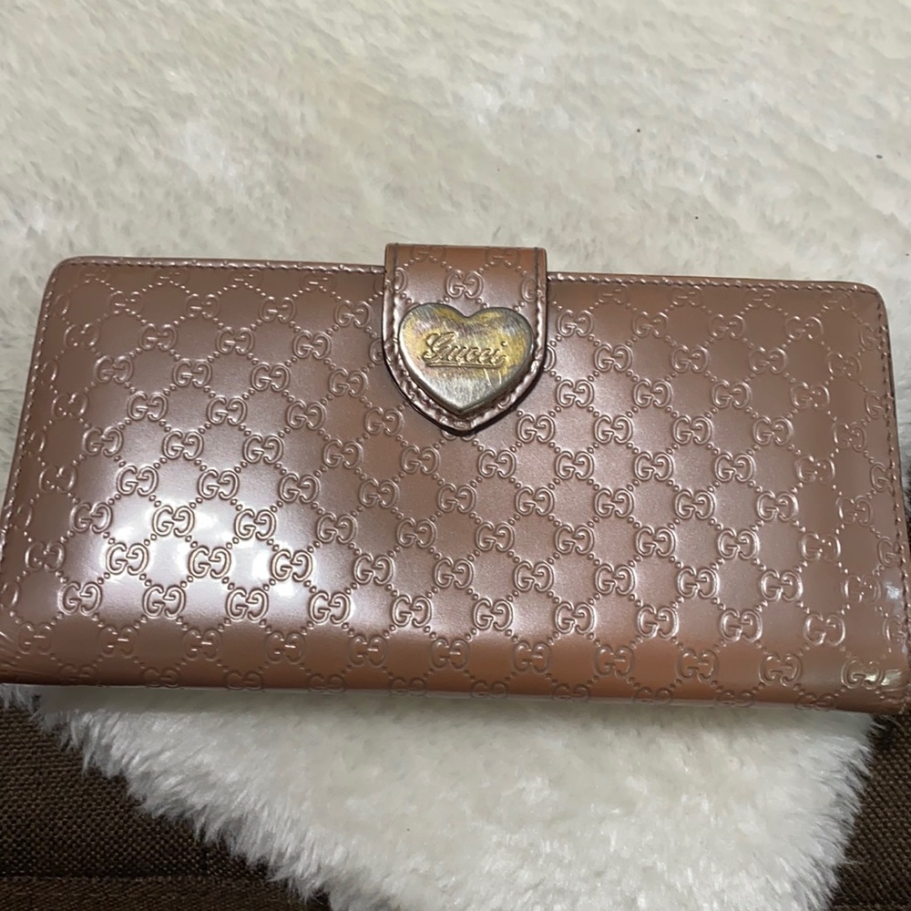 Authentic gucci wallet